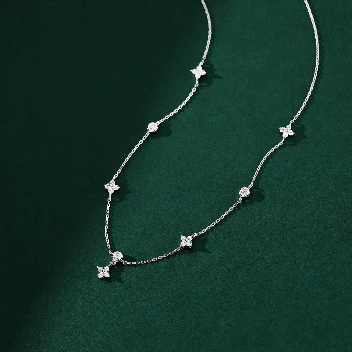 Inlaid Zircon Four-Leaf Flower Chain Necklace for Women New Niche Light Luxury Hot Fashion Collares Choker Accessories